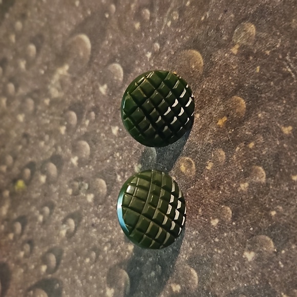 Jewelry - Vintage Green Bakelite Screwback Earrings